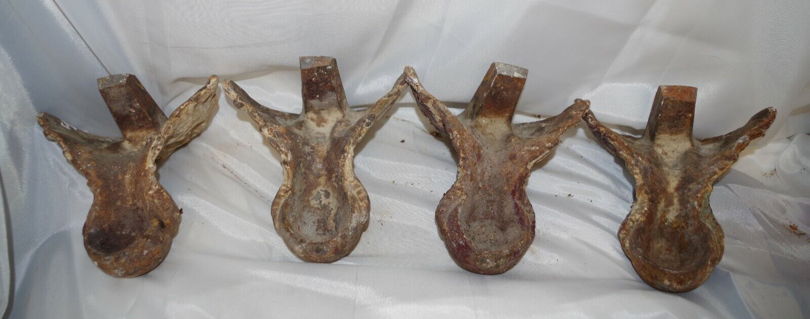 FF 4 ANTIQUE ORNATE VICTORIAN CAST IRON CLAWFOOT BATHTUB LEGS CLAW FEET SET