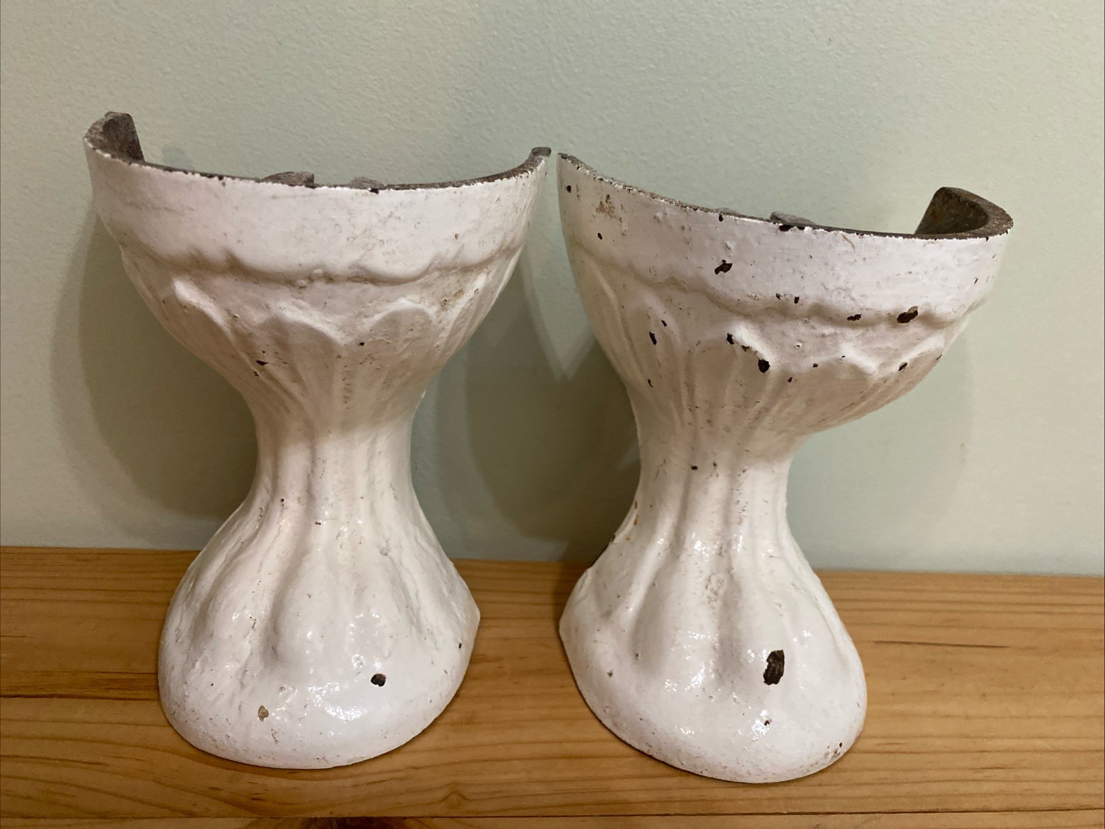 ANTIQUE SET OF 2 CAST IRON TUB CLAW FOOT BATHTUB LEGS FEET