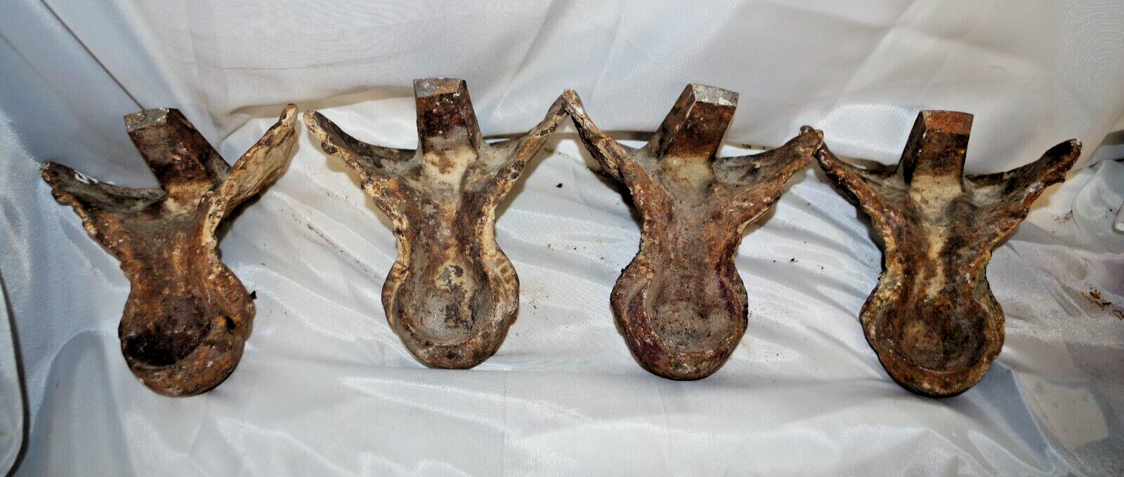 FF 4 ANTIQUE ORNATE VICTORIAN CAST IRON CLAWFOOT BATHTUB LEGS CLAW FEET SET